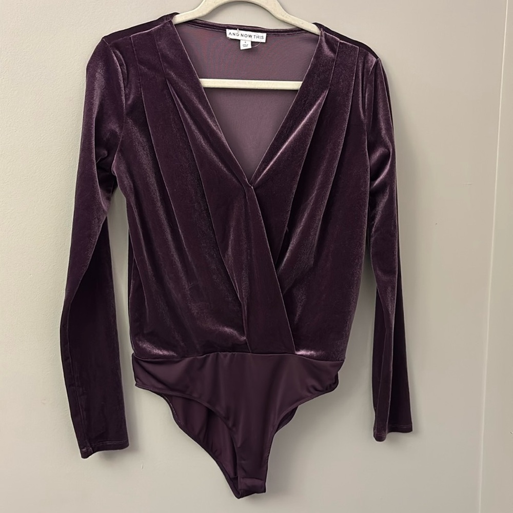 💜And Now This Purple Velvet V neck bodysuit size small